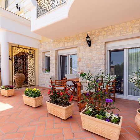 Appartamento Elvis Nest Nea Moudania Esterno foto