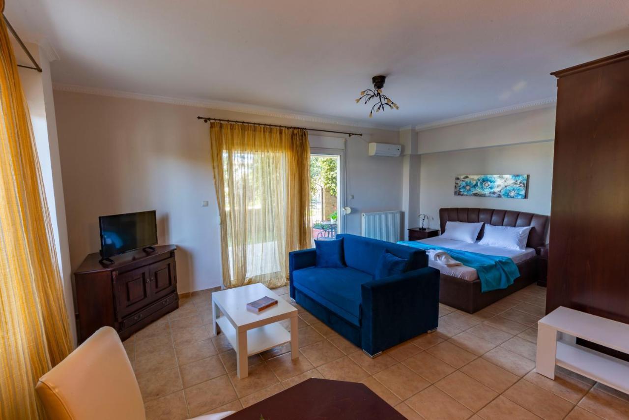 Appartamento Elvis Nest Nea Moudania Esterno foto