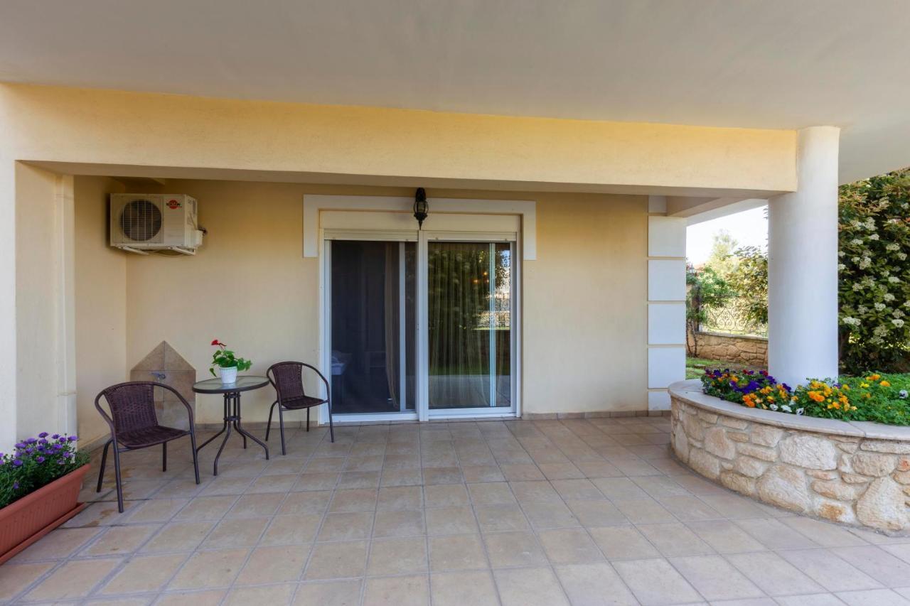 Appartamento Elvis Nest Nea Moudania Esterno foto